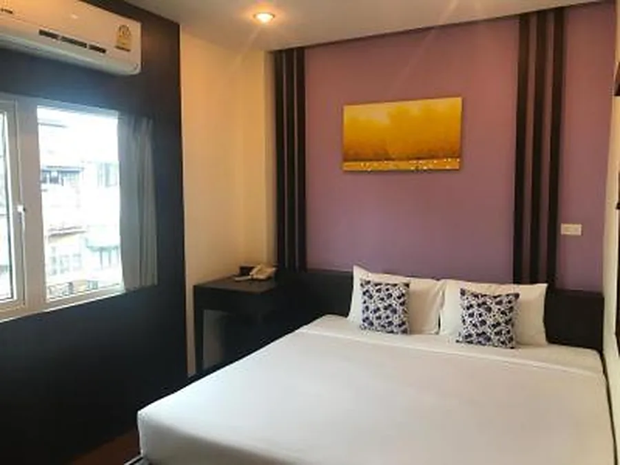 Standard Single Room with street view at Tara Place Hotel Bangkok