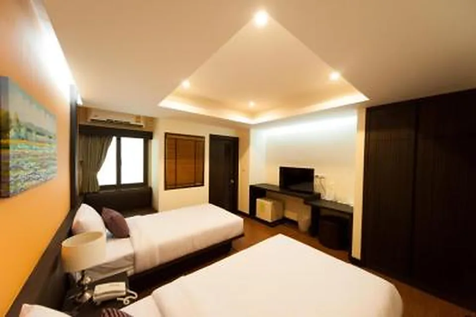 Standard Twin Room at Tara Place Hotel Bangkok